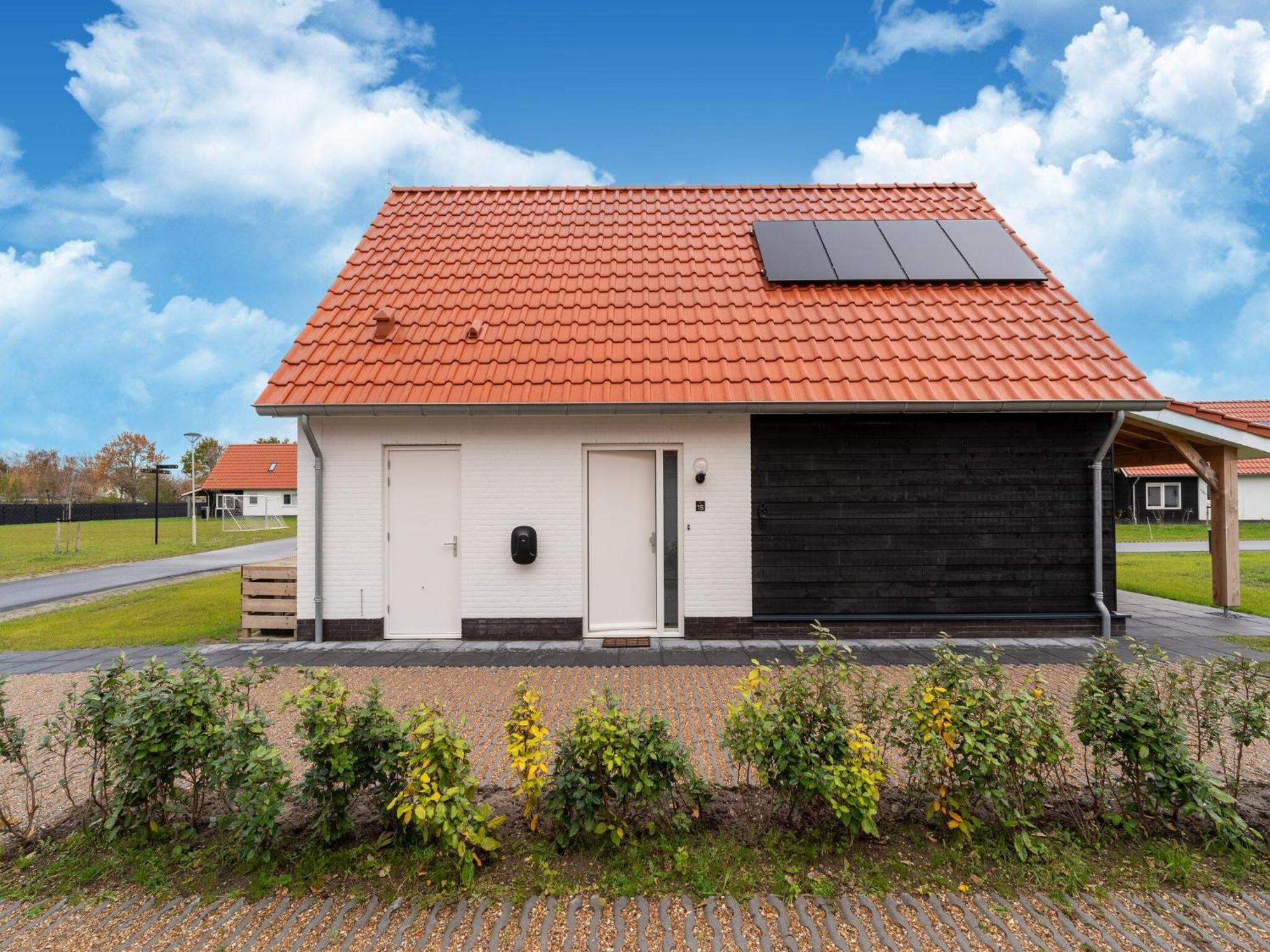 Modern Holiday Home In Scherpenisse With Garden Buitenkant foto